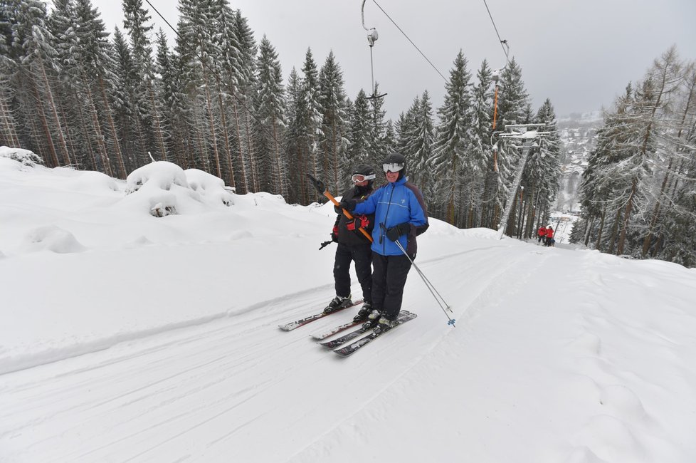 Ve skiareálu Bublava na Sokolovsku, kde na konci října způsobila vichřice Herwart milionové škody, začala 14. prosince 2017 lyžařská sezona.