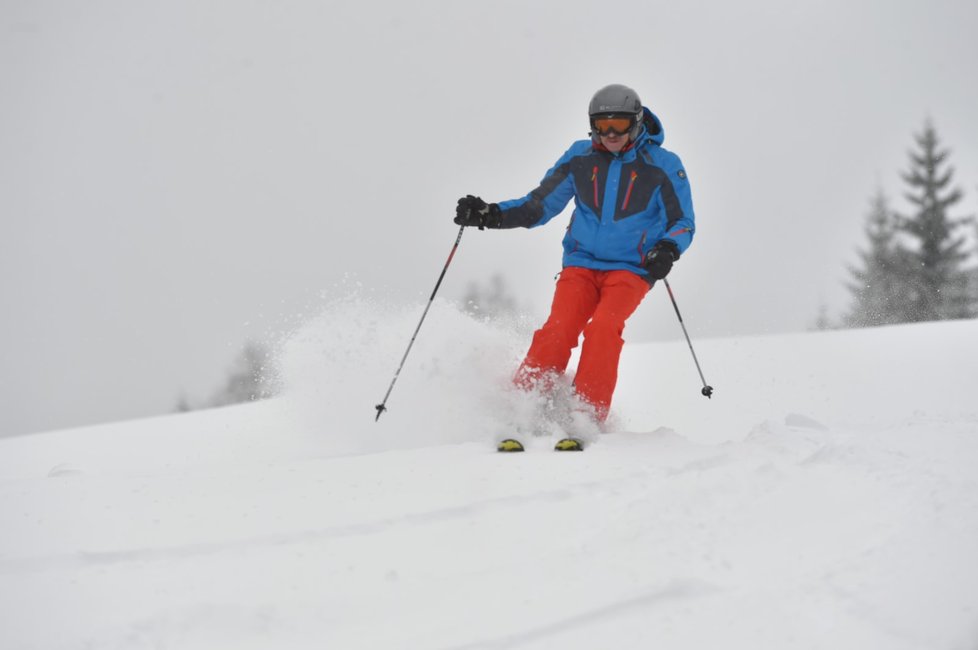 Ve skiareálu Bublava na Sokolovsku, kde na konci října způsobila vichřice Herwart milionové škody, začala 14. prosince 2017 lyžařská sezona.