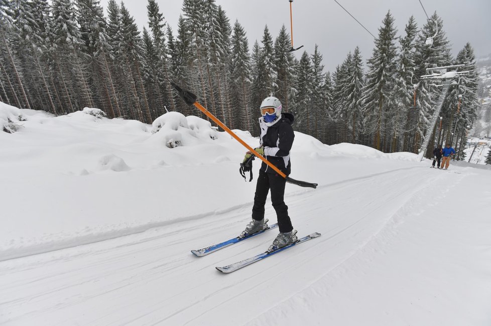 Ve skiareálu Bublava na Sokolovsku, kde na konci října způsobila vichřice Herwart milionové škody, začala 14. prosince 2017 lyžařská sezona.