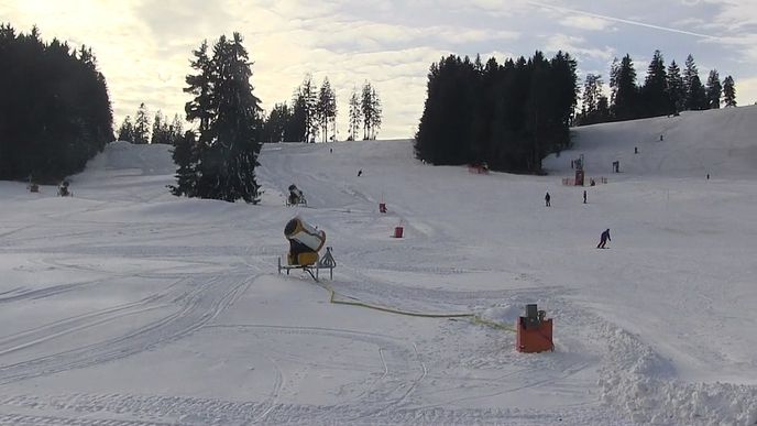 Ve skiareálu Lipno čeká na lyžaře nános čerstvého sněhu