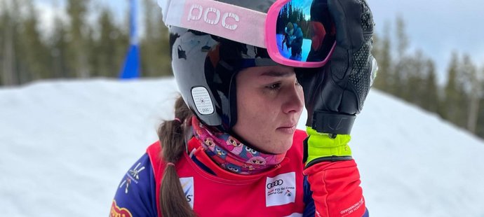 Česká skikrosařka Diana Cholenská se zranila těsně před olympiádou.