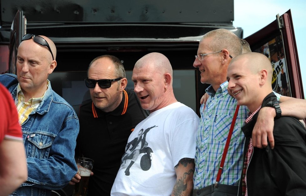 Bm Skinheads GALERIE: Jak dnes poznat skinheady? Pryč jsou časy holých lebek, dnes ...