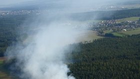 Obrovský požár skládky vypukl na Táborsku u obce Želeč
