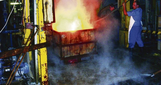Světelská sklárna může znovu fungovat, ale zaměstná sotva čtvrtinu sklářů
