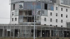 Skleněné peklo v Plzni už se vyklízí: Ostudná stavba půjde k zemi