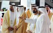Smetánka Emirátů na čele s vládcem Dubaje šejkem al-Maktúmem (druhý zleva).