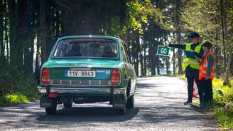 Kapkovité zadní lampy se ve výrobě všech typů udržely čtyři roky, než po premiéře kupé Garde všechny typy postupně převzaly velkoplošné svítilny Kapkovité zadní lampy se ve výrobě všech typů udržely čtyři roky, než po premiéře kupé Garde všechny typy postupně převzaly velkoplošné svítilny