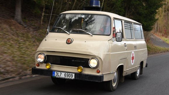 Test unikátně zachovalé sanitky Škoda 1203: Auto, které Martin Vaculík nikdy neřídil