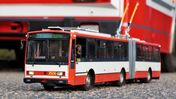 Řidič autobusu si postavil malý trolejbus: Paráda? Podle mě spíš fantasmagorie