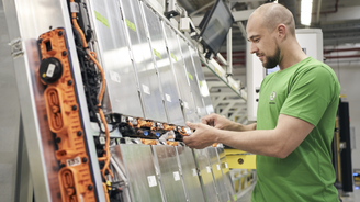 Gigafactory v mlze. Volkswagen s továrnou na baterie do elektromobilů v Česku nespěchá