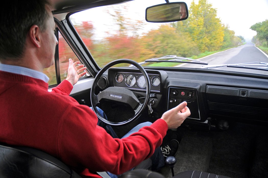 Vyvážení vozu se hodně povedlo, krásně držel stopu i na zvlněné okresce