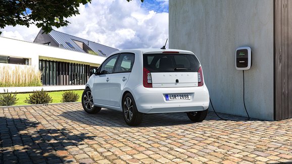Jaký mají Češi zájem o elektromobily? Jejich nákup zvažuje jen desetina řidičů