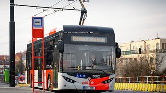 Topící elektrobusy DPP spotřebují více elektřiny než vůz metra a blíží se spotřebě tramvaje