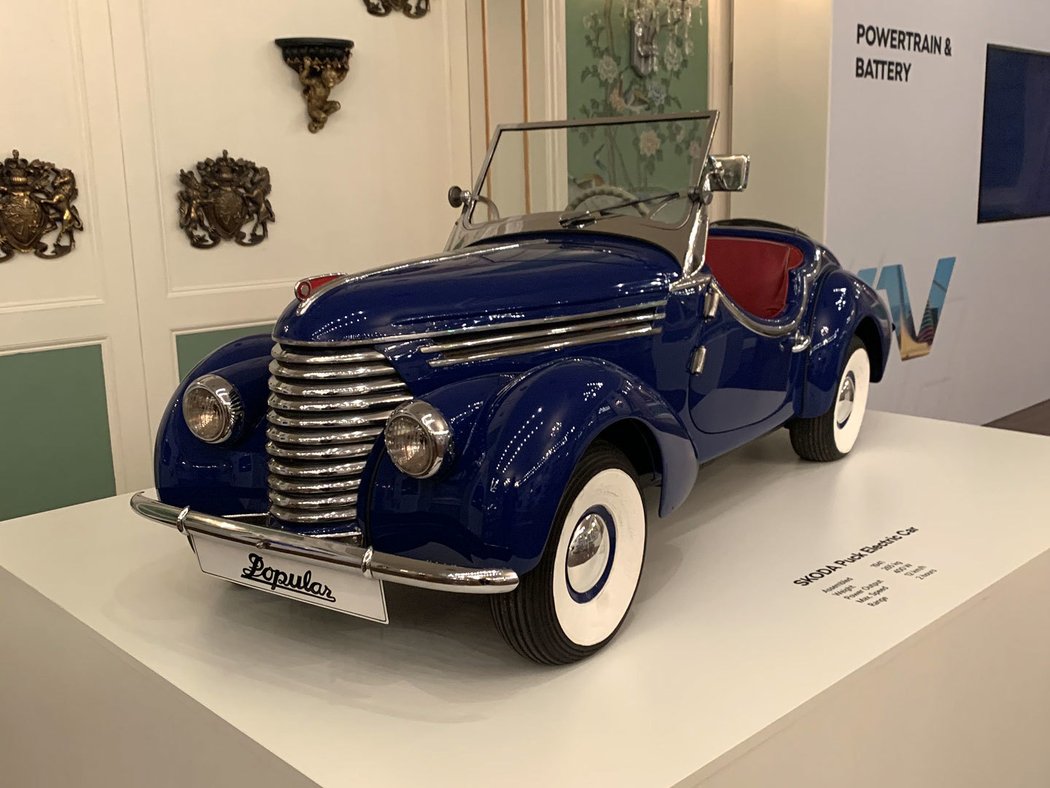 Elektromobily vyráběla Škoda už v roce 1940. Šlo o dětskou verzi popularu, jakýsi prémiový ekvivalent ke šlapacím autíčkům. Automobilka je postavila pro významné klienty, dodnes se prý dochoval tento jediný exemplář.