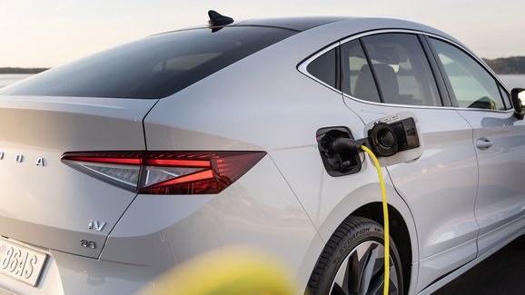 Elektrická Škoda Enyaq neříká o nabíjení úplnou pravdu. Majitele může zaskočit