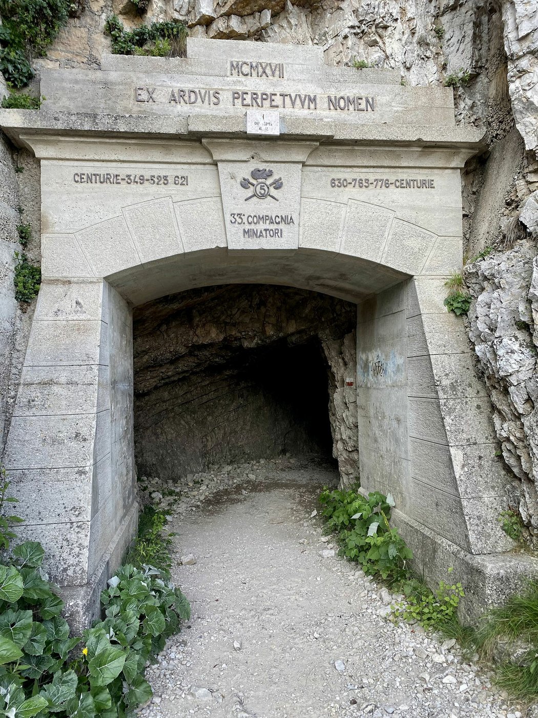 Strada delle 52 Gallerie (52 tunelů): První tunel