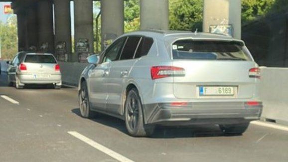 Elektrické SUV Škoda zachyceno na českých cestách. Prohlédněte si obě karosářské verze