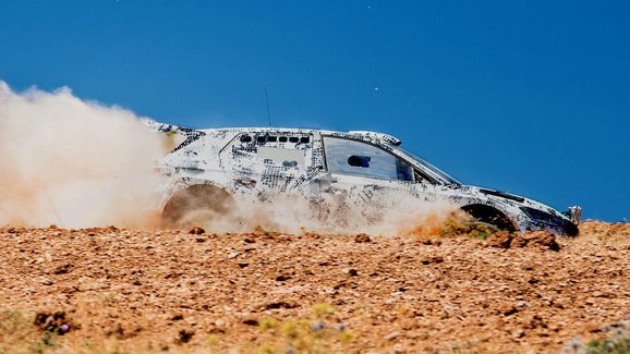 Škoda už zkouší prototyp nové Fabie v závodní verzi Rally2