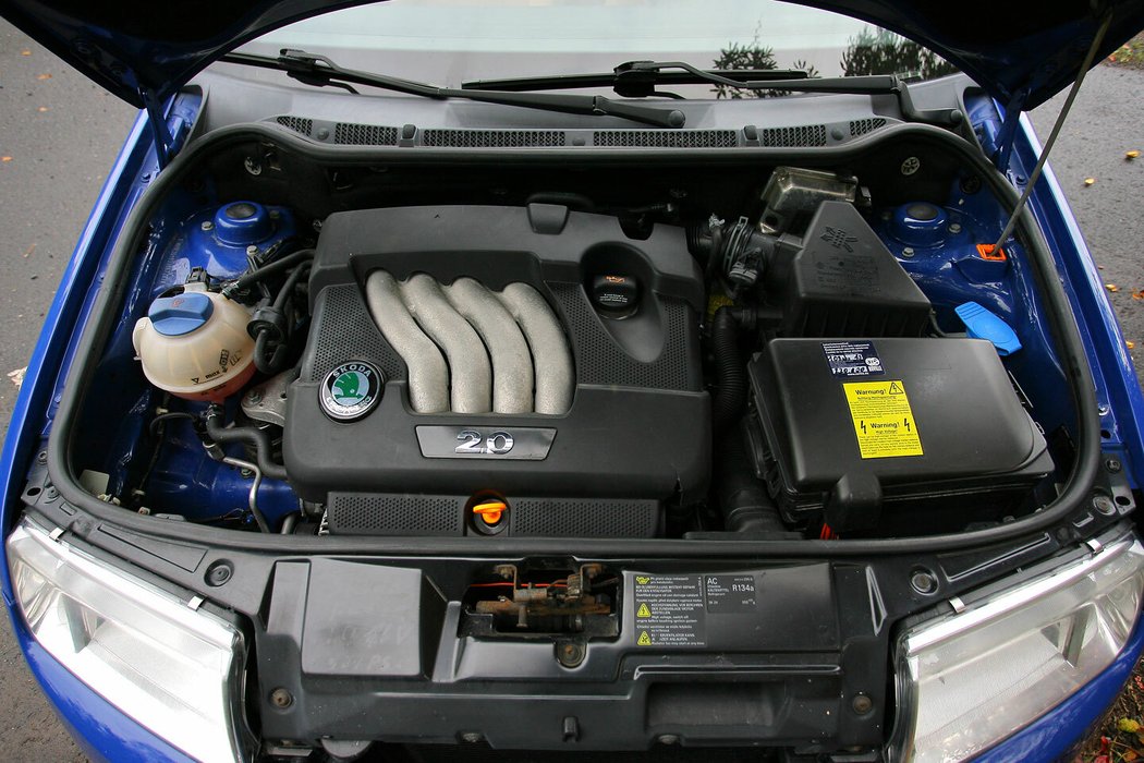 Dvoulitrový motor řady Audi EA 113 patřil počátkem nového milénia ke starším koncepcím. To mu ale neubírá na dynamice ani důstojnosti.