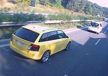 Škoda Fabia Combi přistižena na dálnici D11 (+video)