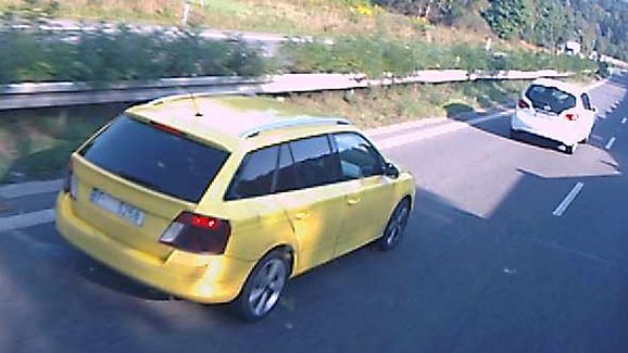 Škoda Fabia Combi přistižena na dálnici D11 (+video)