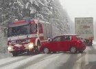 Důchodce ve Fabii způsobil na Svitavsku nehodu hasičské cisterny (video)