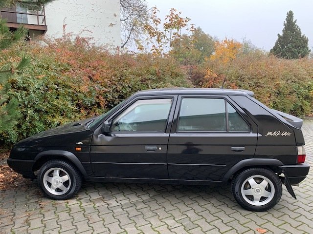 Škoda Favorit Black Line