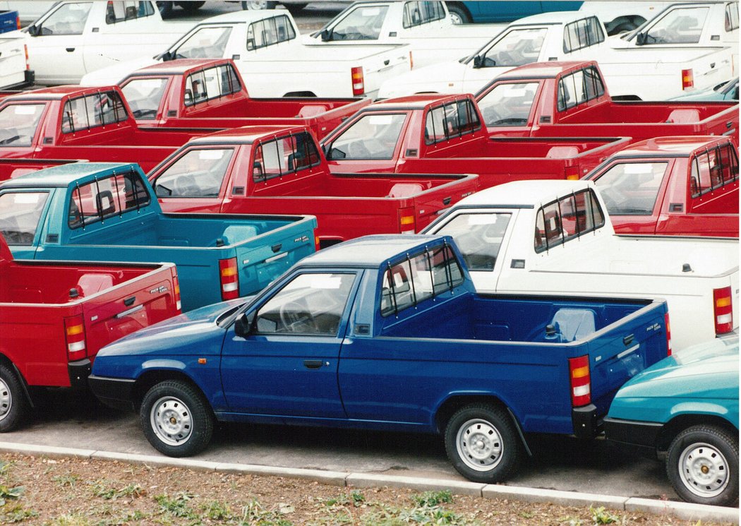 Roli sériové užitkové škody převzal v roce 1991 Favorit Pickup. Poháněla jej hliníková třináctistovka OHV, nástupce na bázi felicie získal i německé jednotky 1.6 MPI a 1.9 D.