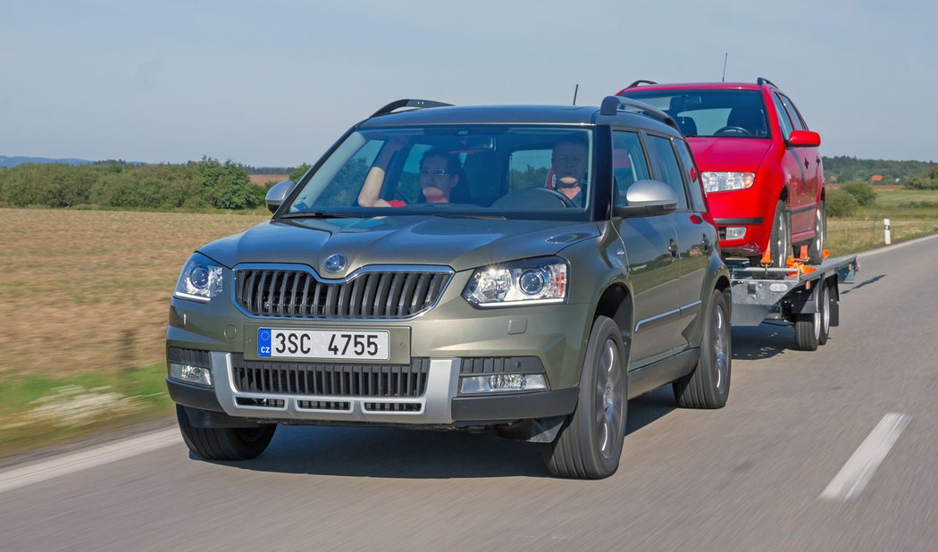 Škoda Yeti 2.0 TDI utáhla až 2100 kg a stačil vám k tomu řidičský průkaz skupiny B. Karoq nabídne to samé. Podobně lehké auto, které by mohlo tahat tak těžká břemena, na trhu nenajdete.