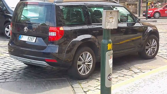 Škoda testuje SUV Kodiaq v ulicích Prahy. Stále jako mulu připomínající Yeti (+video)