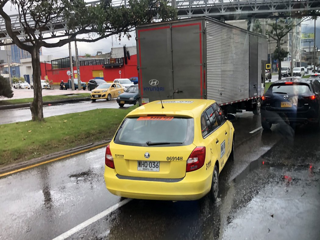 Někteří z bogotských taxikářů objevili kouzlo v praktičnosti Škody Fabia II.