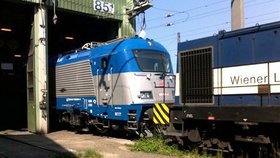 Česká lokomotiva je zamčená už pět dní kousek od Vídně