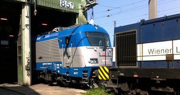 Česká lokomotiva je zamčená už pět dní kousek od Vídně