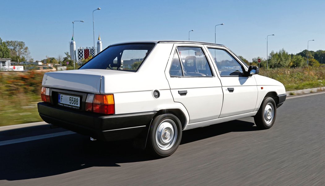 Škoda Favorit sedan