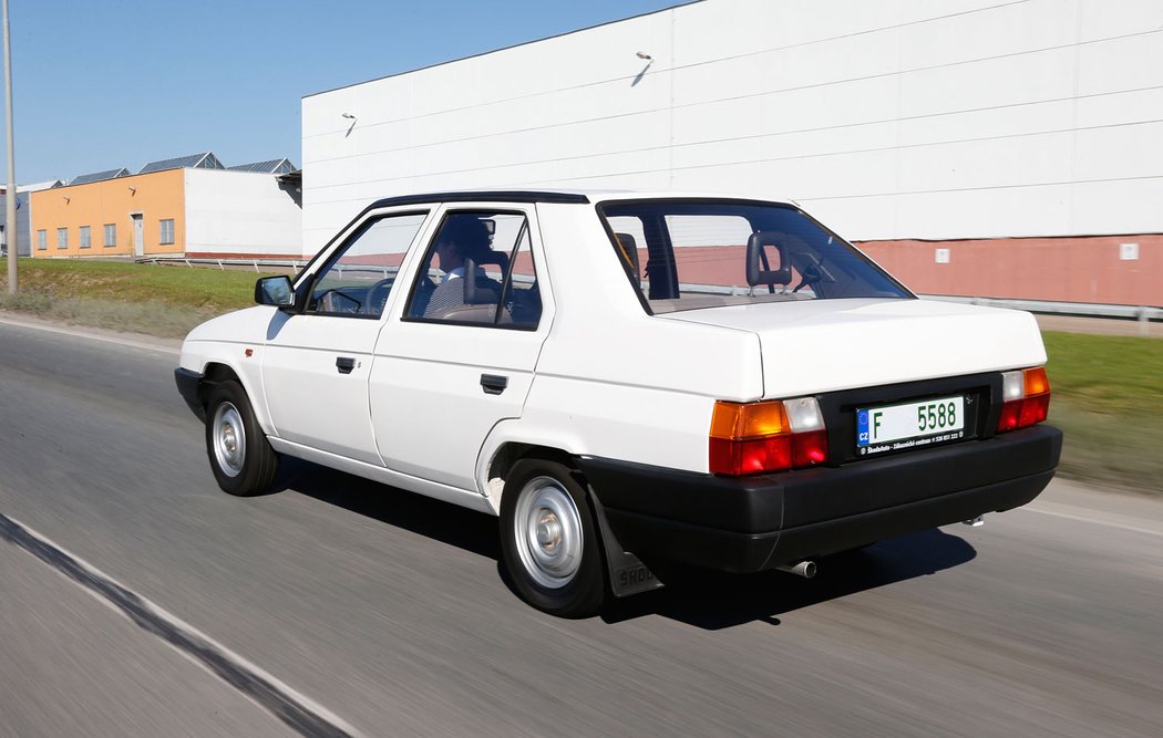 Škoda Favorit sedan