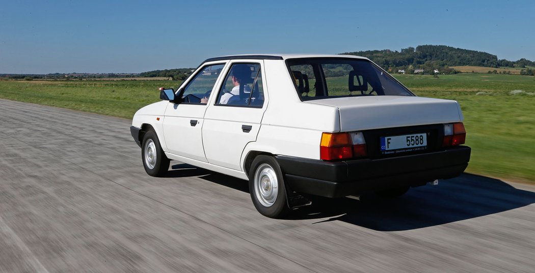 Škoda Favorit sedan