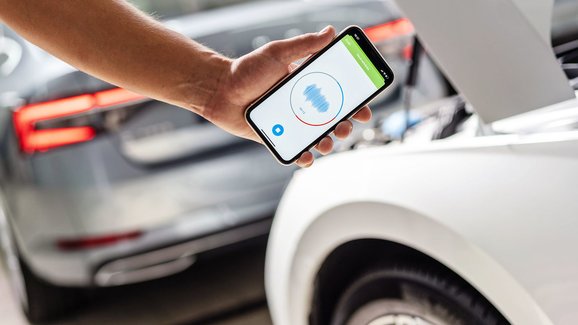 Škoda má aplikaci, která pozná problémy auta podle zvuku