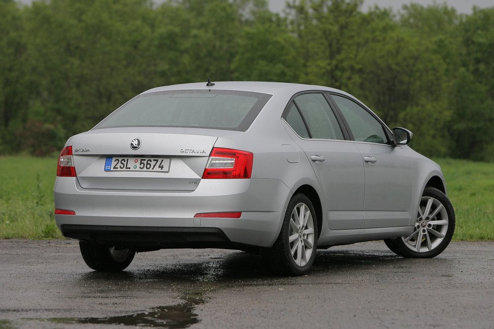 Škoda Octavia 1.6 TDI DSG Elegance