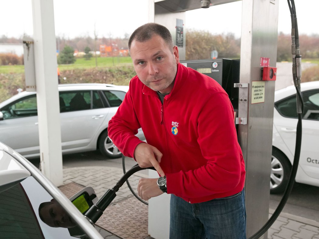 Často se hovoří o dlouhé době plnění CNG, záleží ale na technické úrovni té které stanice. My jsme měli v Praze i Olomouci hotovo do tří minut.