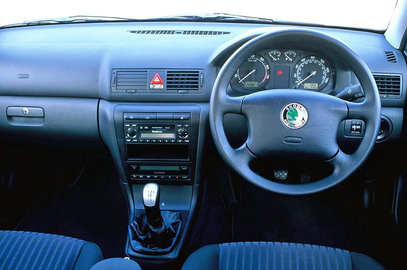 Škoda Octavia Combi 4x4 UK (2001)