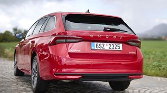 Škoda Octavia konečně dostala full-hybrid. Dost se jí ale zmenšil kufr Škoda Octavia konečně dostala full-hybrid. Dost se jí ale zmenšil kufr