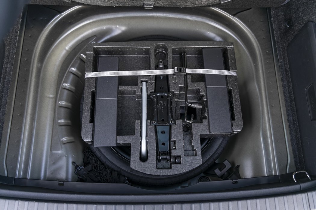 Plnohodnotné rezervní kolo Octavia RS nenabízí vůbec. Štěstí je, když má aspoň toto dojezdové.
