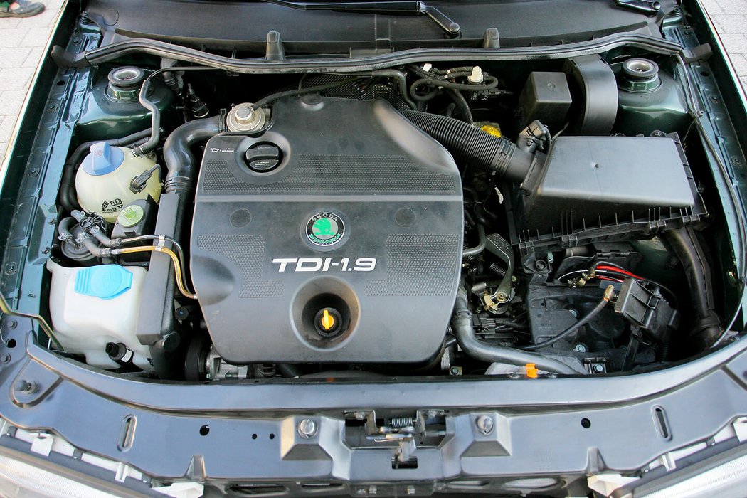 Oblíbený motor 1.9 TDI o výkonu 66 kilowattů se nakonec stal první volbou sériové Octavie Combi 4x4, silná specifikace 81 kW by vůz příliš prodražila