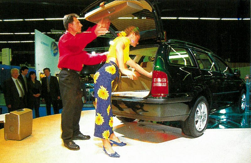 V podzimní Paříži roku 1998 se Octavia Country světu představila v plné parádě, včetně doprovodné show