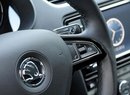 Škoda Octavia III (2013) ukázala část volantu a nový panel rádia