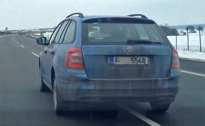 Nová Škoda Octavia III Combi natočena na dálnici