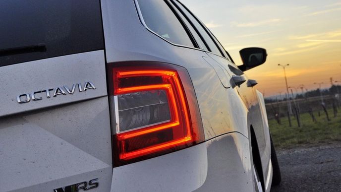 Škoda Octavia RS Combi 2.0 TDI DSG Škoda Octavia RS Combi 2.0 TDI DSG