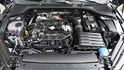 Motor 2.0 TSI často vídáte bez krytu. Není to tak, že by jej ztratil majitel. Sebral mu jej značkový servis na příkaz výrobce kvůli riziku požáru. Přes rok se čekalo na odolnější typ, který by teď už měl být k dispozici. Motor 2.0 TSI často vídáte bez krytu. Není to tak, že by jej ztratil majitel. Sebral mu jej značkový servis na příkaz výrobce kvůli riziku požáru. Přes rok se čekalo na odolnější typ, který by teď už měl být k dispozici.