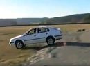Podívejte se, jak se testovala první Škoda Octavia. Skoky, vysokorychlostní ovál a jízda mimo silnice