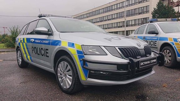 Policie představuje nová auta. Speciální Octavie připomínají americké speciály